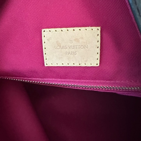Louis Vuitton Graceful PM Monogram Shoulder Bag with Pink Interior - Picture 6 of 14